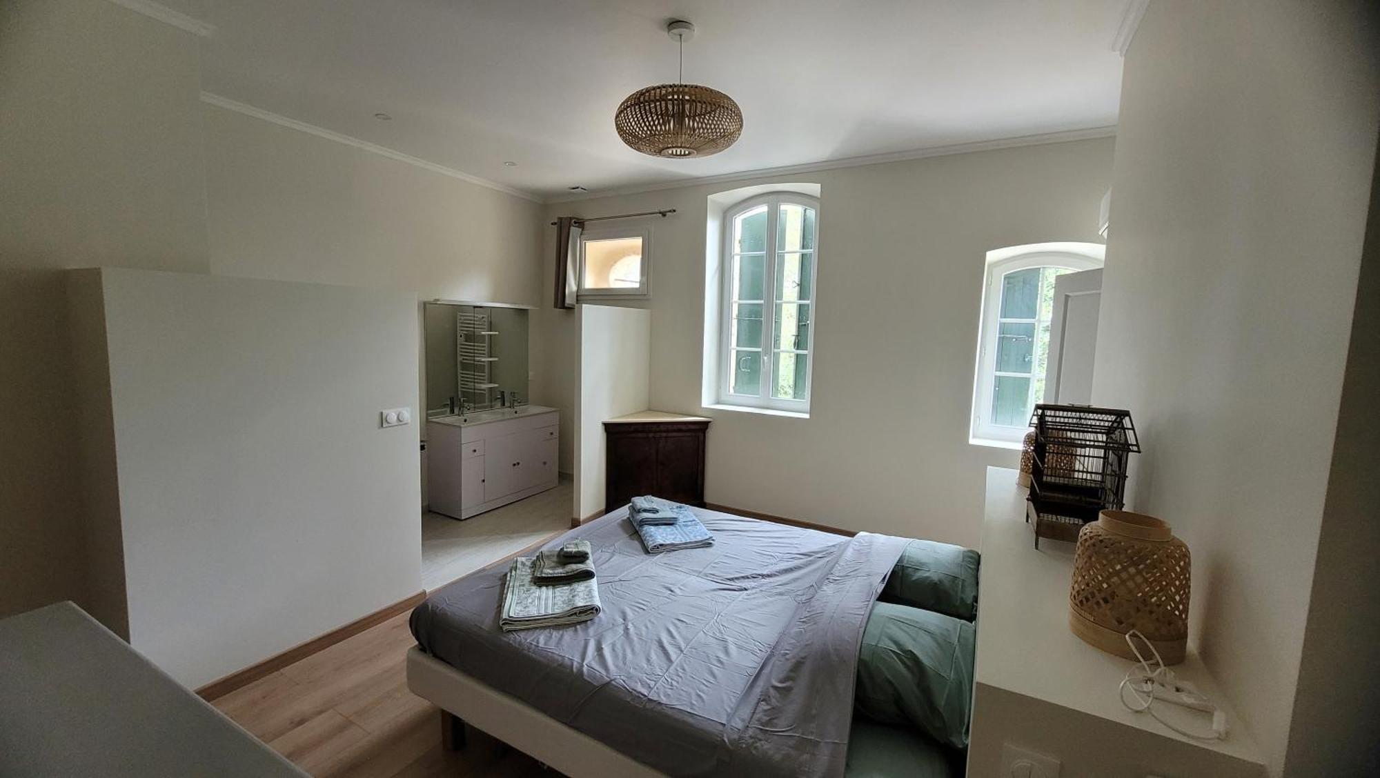 La Pinede, Logement Privatif Au Chateau Aumes ภายนอก รูปภาพ