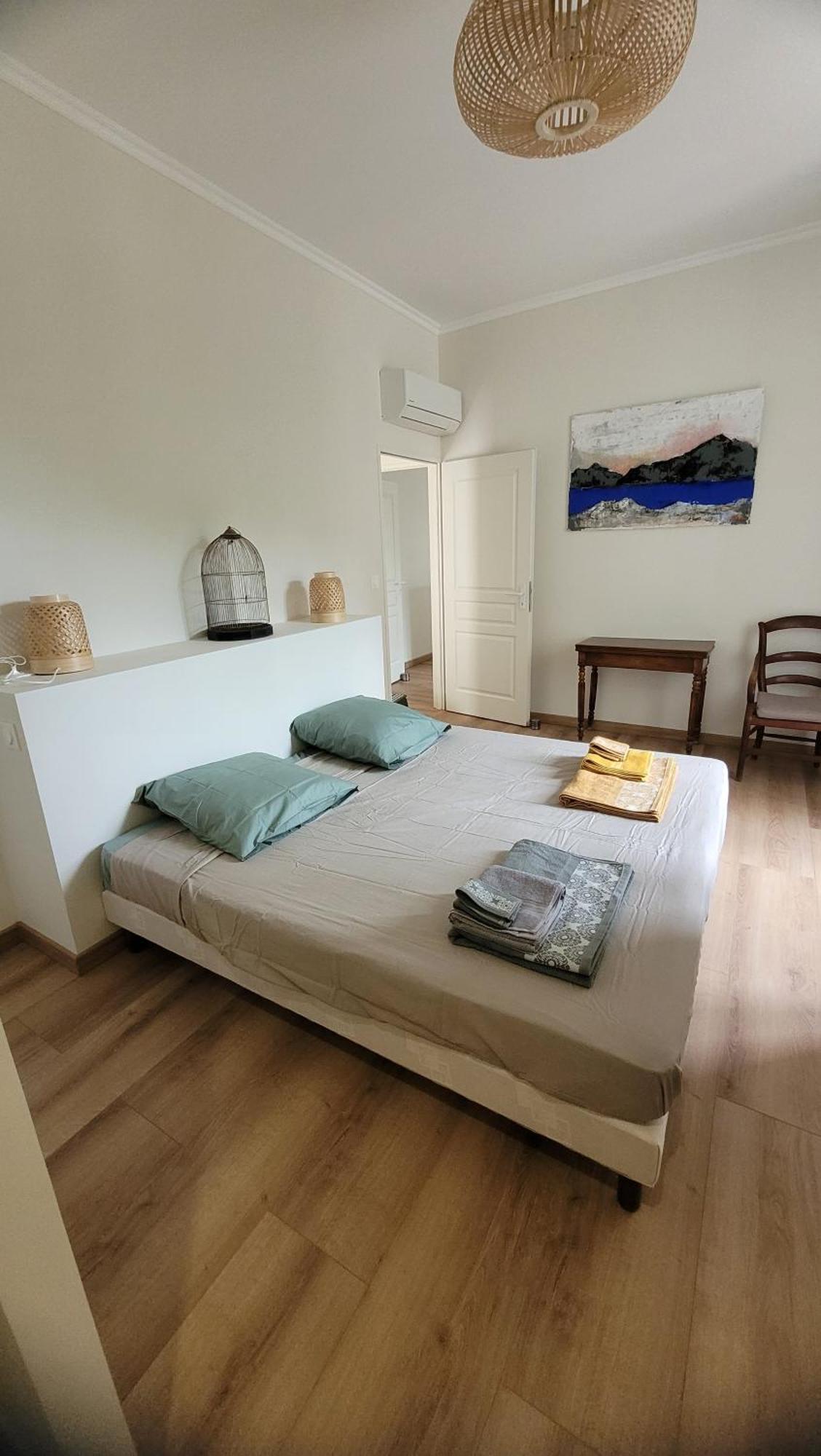 La Pinede, Logement Privatif Au Chateau Aumes ภายนอก รูปภาพ