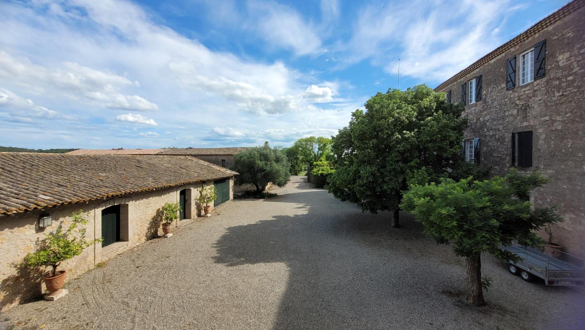 La Pinede, Logement Privatif Au Chateau Aumes ภายนอก รูปภาพ