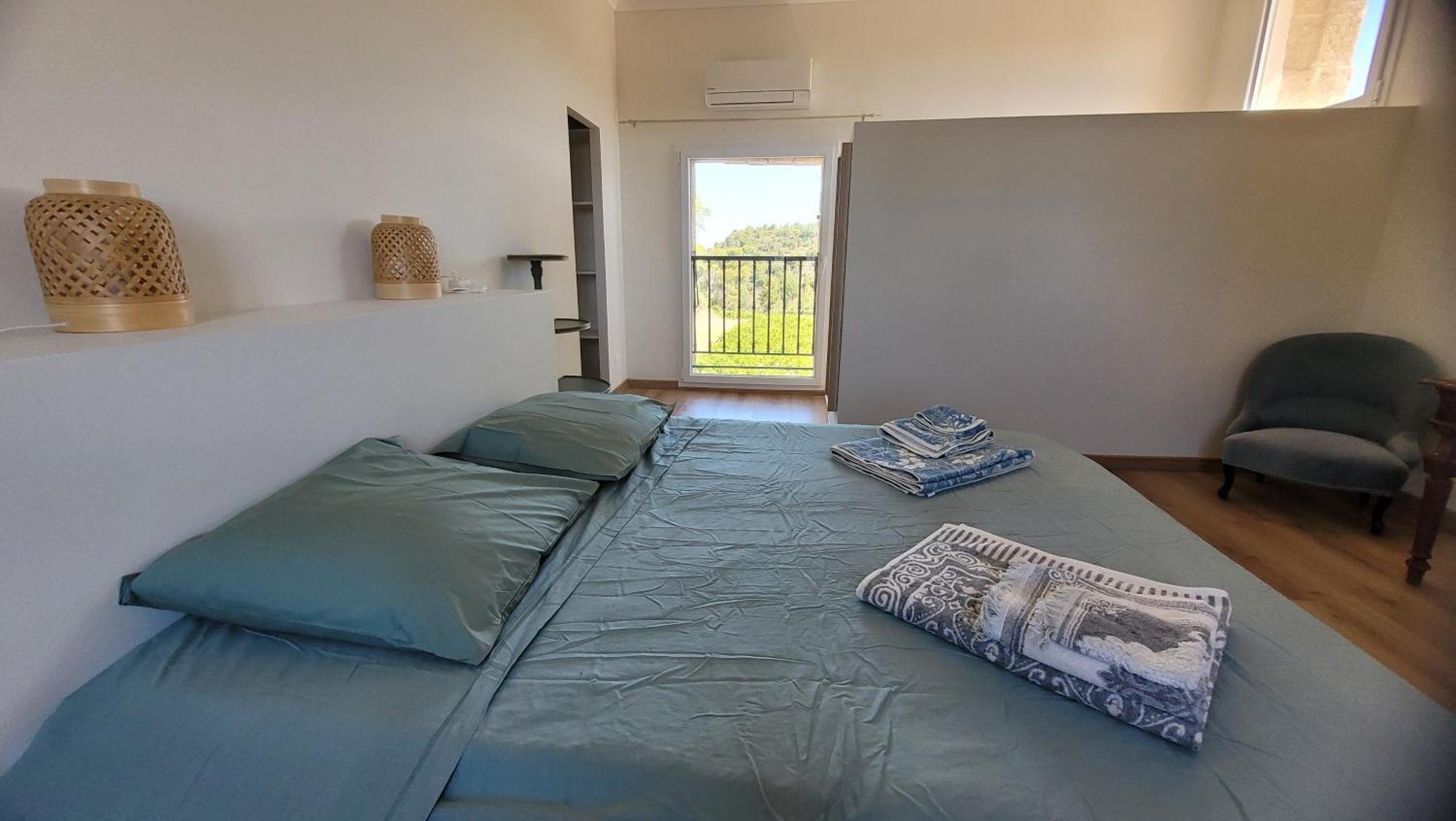 La Pinede, Logement Privatif Au Chateau Aumes ภายนอก รูปภาพ