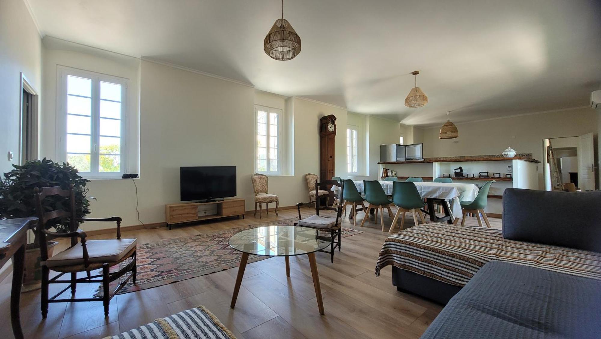 La Pinede, Logement Privatif Au Chateau Aumes ภายนอก รูปภาพ